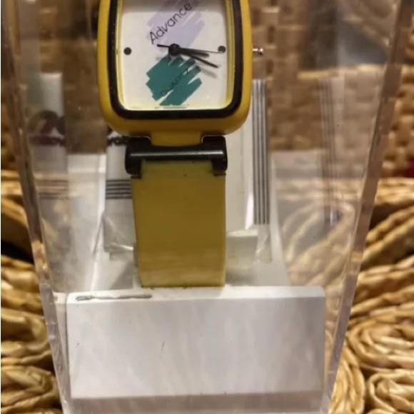 Vintages 80’s Fashion Watch 🔥❤️🔥❤️ - Picture 4 of 11